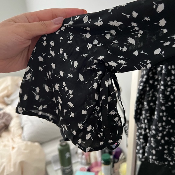 NWT Jcrew floral black top size small petite - Picture 3 of 4